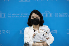 용혜인 “아이가 국회 회의장 들어가면 싸움이 줄지 않을까요”