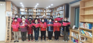 독서 홍보 위해 도서관 찬가 만든 시골 도서관
