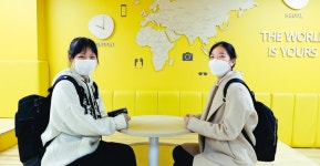 “낡은 학교 로비, 문화공간으로 바꿨더니 학생들의 보물 됐어요”