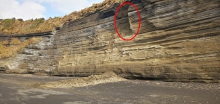 제주 3.2 여진에…화산쇄설층 무너진 ‘수월봉 탐방로’ 폐쇄