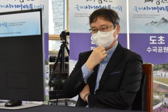 유창혁, 신안 국제시니어바둑서 왕밍완에 반집 우승