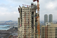 광주 붕괴사고 아파트 22∼28층서 구조견 또 반응…수색 논의