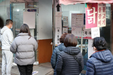 씨름장, 검도장, 태권도장, 배드민턴장…오늘은 투표소입니다