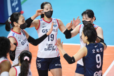 “선수들 대견, 팬들에 죄송”…사라진 봄 배구