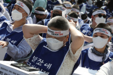 [포토] 555명의 삭발…“발달장애인 24시간 지원을” 대표 이미지
