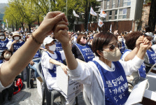 [포토] 555명의 삭발…“발달장애인 24시간 지원을” 대표 이미지
