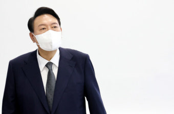 윤 대통령엔 “삼촌” 김 여사엔 “작은 엄마”…대통령실 행정관 됐다