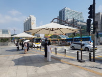경기도, 횡단보도 615곳에 넓은 ‘파라솔 그늘막’ 놓는다