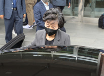 “저녁8시 돌봄”? 지금도 안되는데…조기입학 수습 급급한 박순애