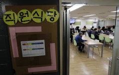공장에 구내 식당은 되는데 카페는 왜 안 되나요