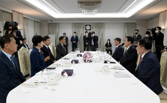 국회의장단, 윤 대통령과 만찬…“야당 의견 많이 들어야” 조언