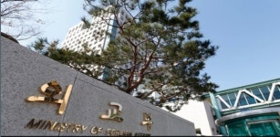 일본어 배우는 외교관들, 프랑스어는 잘해도 숨겨…왜?