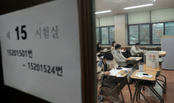 교실 분위기 어수선…“재수 생각 말고 정시 끝까지 놓지 말아야”
