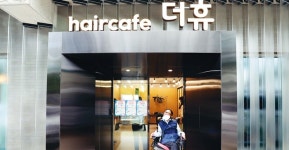 “난생처음 머리 깎은 뒤 샴푸해요”…장애 배려 미용실이 안겨준 행복