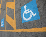 대법 “장애인 주차구역 안 썼다면 장애인 표지 부정행사 무죄”