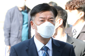 김홍희 전 해양경찰청장, 함정 비리 의혹으로 구속기소