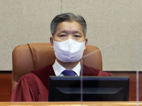 공수처, ‘골프접대’ 동석 변호사 조사…이영진 재판관만 남았다