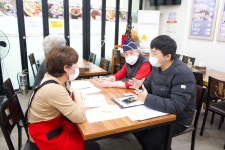 청년은 ‘디지털’ 교육, 중·장년은 경험 전수…제주동문시장의 변화