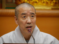 해인사 주지, 성추문으로 절에서 쫓겨났다