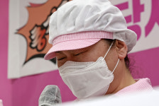 “죽음의 일터 아닌, 아이들에 건강한 급식 만드는 공간 되게 해달라”