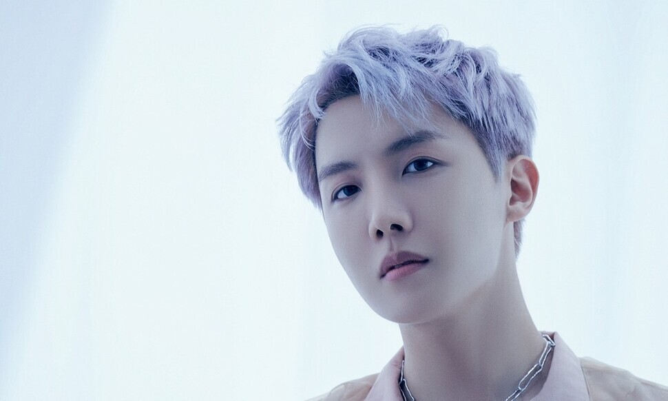 방탄소년단 제이홉, 12시간 라이브 방송으로 위버스 신기록 경신!
