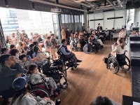 멋진 언니들, 그런데 휠체어를 타는