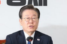 이재명 “윤 대통령 5·18 존중이 제로”…‘헌법 전문 수록’ 불응에