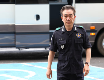 기동복 입은 경찰청장…캡사이신 분사는 “현장 지휘관 판단”