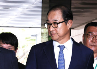 ‘돈봉투’ 윤관석·이성만 영장심사…“어느 장관과 달리 비번 공개”