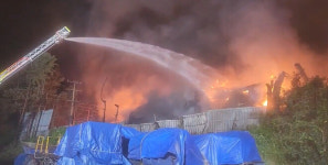 용인 폐플라스틱 재활용시설서 불…11시간째 진화 중