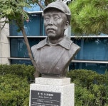[단독] 국방부 ‘홍범도 동상’ 있는데도 “육사에서 철거” 운운