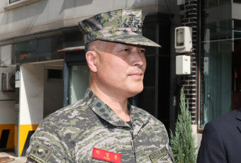 군 검찰 출석한 박정훈 대령…“사실 그대로 진술할 것” [포토]