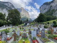 보이는 모든 것이 아름답다, 공동묘지까지도 [ESC]