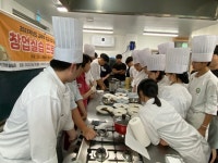 “어르신들에게 맛있는 ‘치즈 샌드위치’ 대접해요”