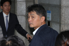 김범수 금감원 출석…카카오 창사 이래 최대 위기