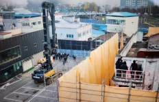 아카데미극장 철거 강행에 ‘물리적 충돌’…고공 농성도 재개