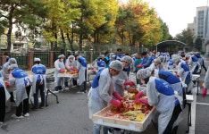 [포토]추운 겨울 앞두고 따뜻한 마음 담아 김장 담가요