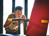 ‘생업’ 일찍 마감한 자리, “꽃놀이 같은 목공 찾아와”