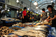 의무휴업 탓에 마트 매출 감소? 온라인에 뺨 맞고 노동자 일요일 뺏나