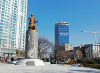 임진왜란 공신 윤흥신 장군 동상, 부산 초량동에 다시 우뚝