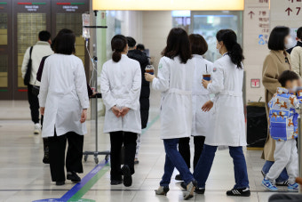 의대 증원 반대해서…전공의는 집단사직, 의대생은 동맹휴학