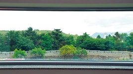 ‘숲 품고 성곽 두른’ 전망 좋은 도서관