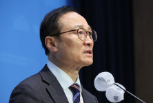 ‘친문 좌장’ 홍영표 의원 결국 탈당…이낙연 새미래에 합류 총선 나선다