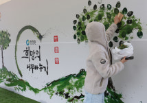 [포토] 곧 식목일, 희망의 나무 나누기