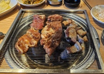 이 집 돼지 ‘생갈비’는 회보다 맛있다카이!
