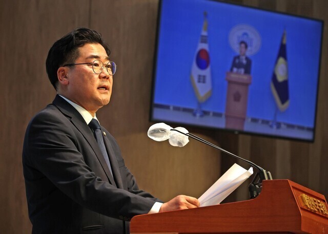 서 영교 vs. 김병기, 원내대표 출마 선언으로 민주당 내 경쟁 활기