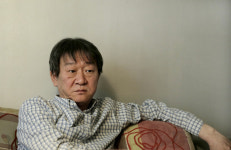 김민기 그리고 세상의 모든 ‘뒷것’들 [김영희 칼럼]