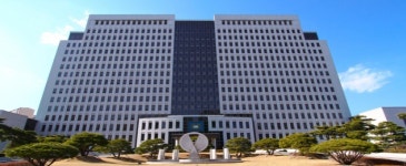 부산지법 앞에서 50대 추정 남성 흉기에 찔려