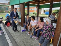 “점방이 있었지, 30년 전쯤”…이동 슈퍼 올 날만 손꼽는 ‘장보기 난민’
