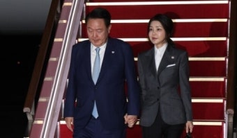 ‘김건희 명품백’ 최재영과 직통한 대통령실 행정관…첫 검찰 소환